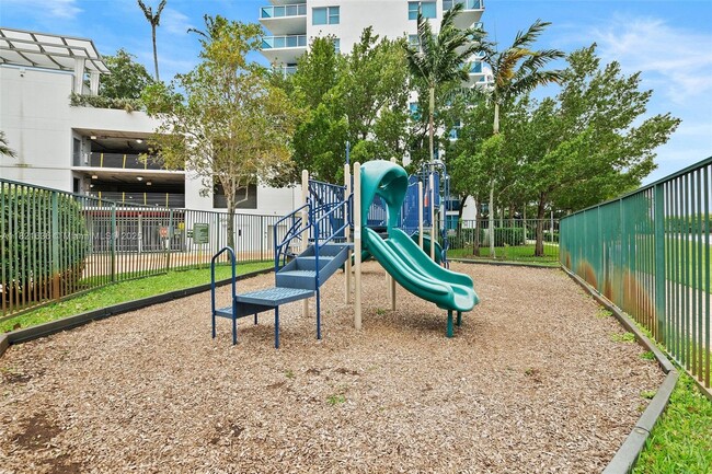 Building Photo - 2681 N Flamingo Rd