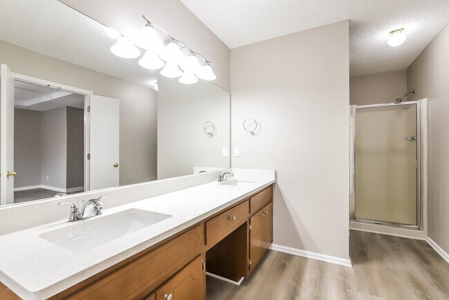 Building Photo - 1175 Riverside Trce