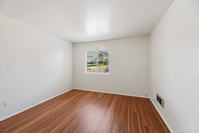 Building Photo - 215 Woodland Pkwy
