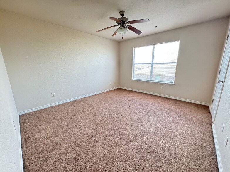 Building Photo - 4002 Cambridge Dr