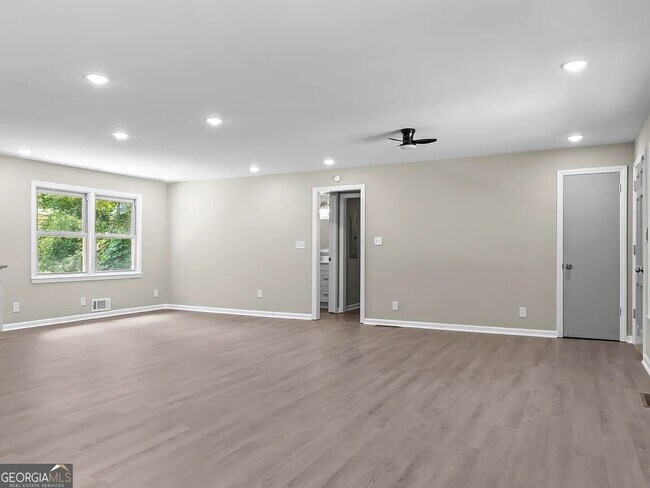 Building Photo - 1523 Delia Dr