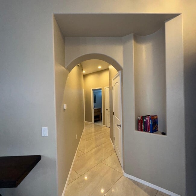 Building Photo - 1111 Vista De Los Alamos