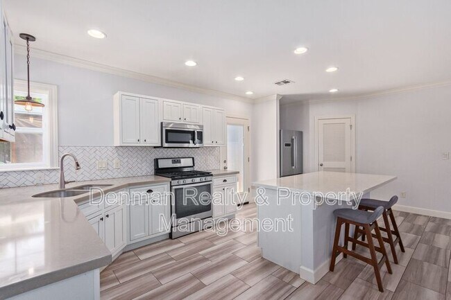 Building Photo - 1513 E Earll Dr