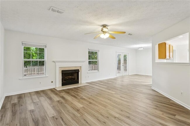 Building Photo - 208 Carrington Way