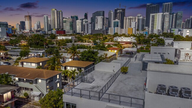 Building Photo - 545 SW 11th St