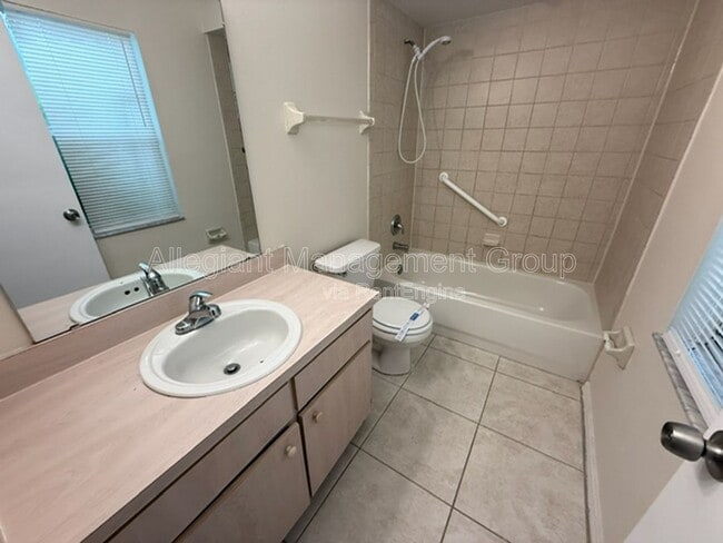 Building Photo - 2362 Harbor Town Dr
