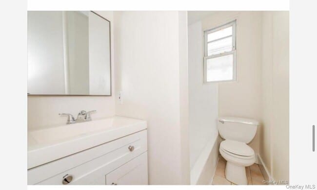 Building Photo - 959 Van Nest Ave