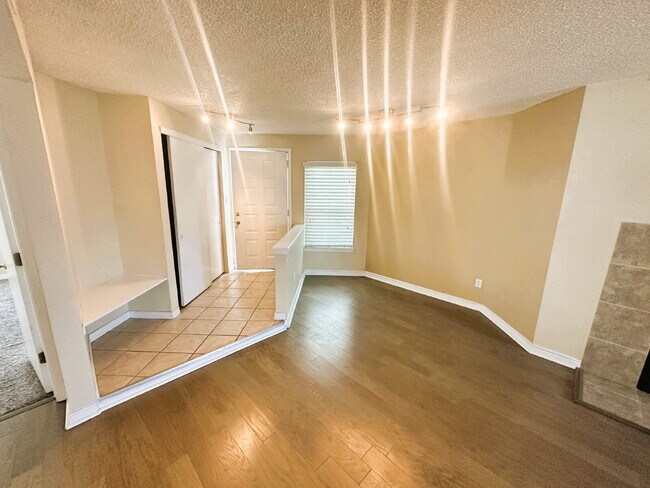 Building Photo - Updated 2 Bedroom, 2 Bath Condo (Available Immediately)