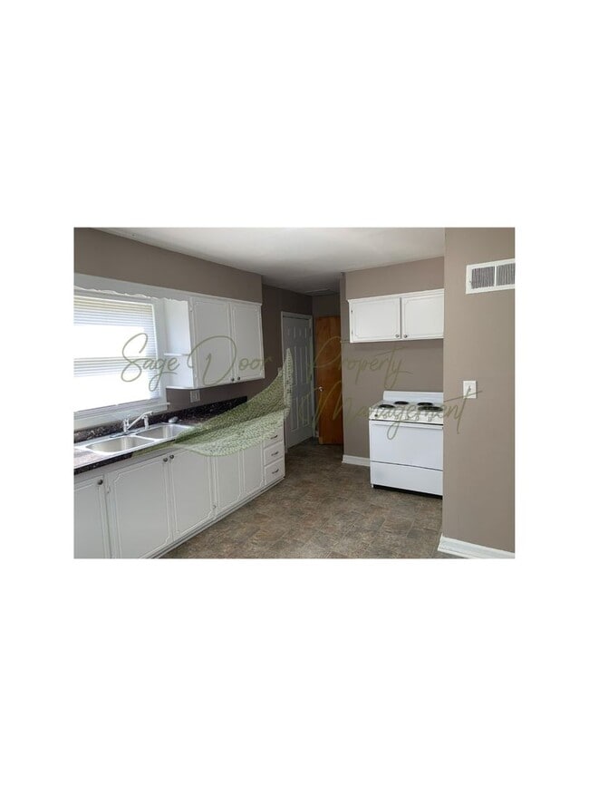 Building Photo - 2 STORY DUPLEX!!!