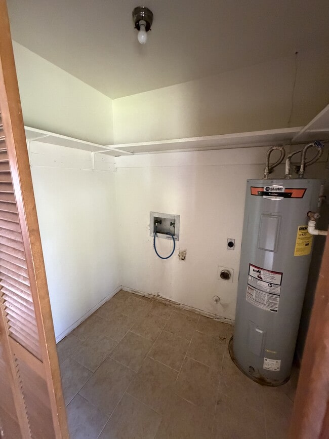 Building Photo - 6308 Frondosa Dr