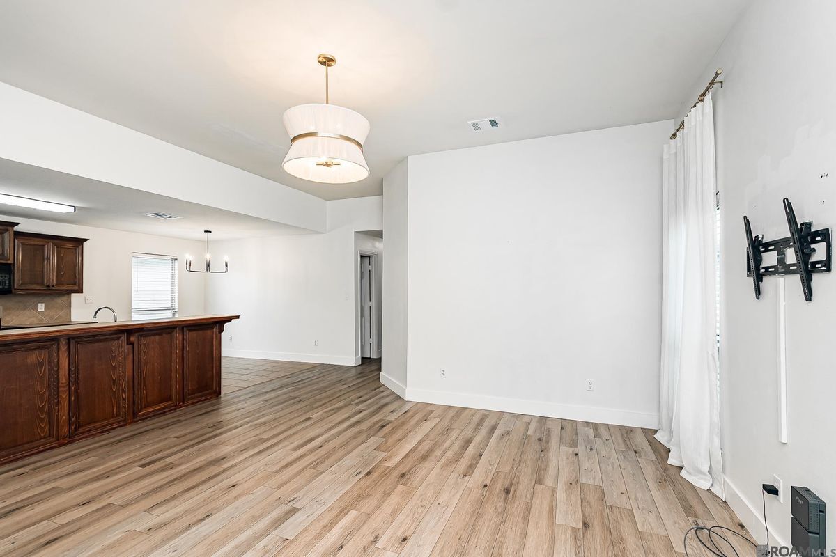 Building Photo - 15484 Oakstone Dr