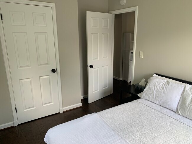 Building Photo - 2 Bed, 1 Bath Condo