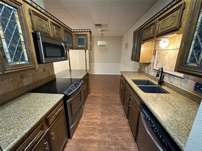 Building Photo - 801 6th St N