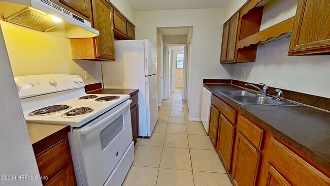 Building Photo - 480 Bentwood Ln