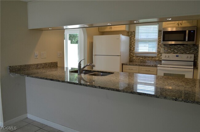 Building Photo - 906 SW 47th Terrace