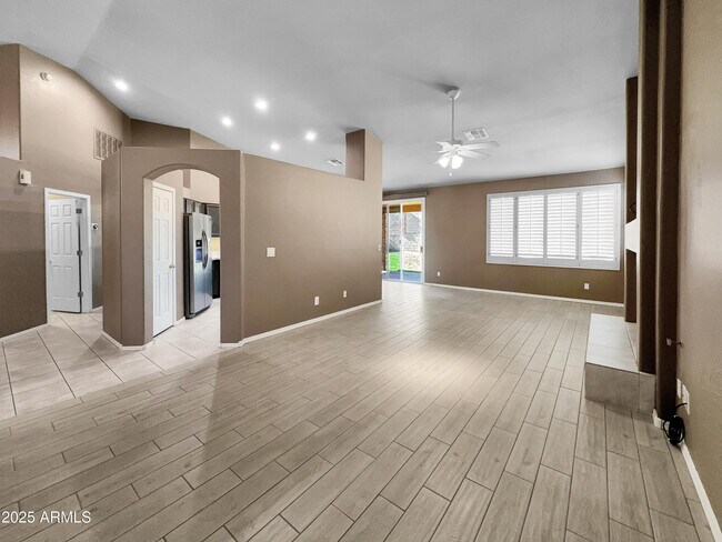 Building Photo - 1624 W South Fork Dr