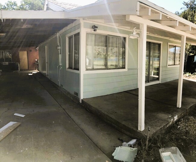 Building Photo - 4950 Beach Ave