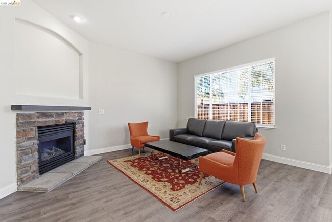 Building Photo - 1067 Somersby Way