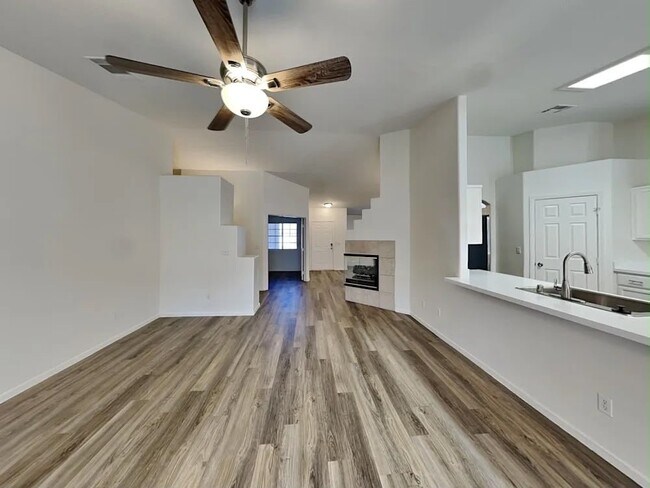 Building Photo - 6281 Hill Haven Ave