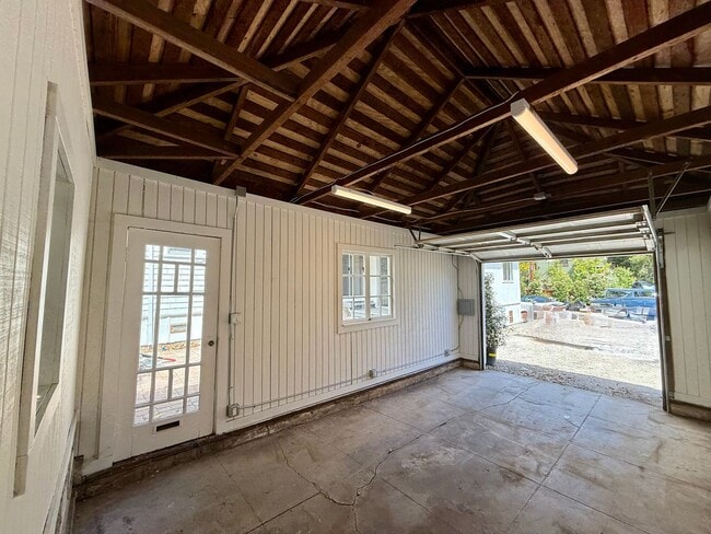 Building Photo - CHARMING THREE BEDROOM ONE AND HALF BATH H...