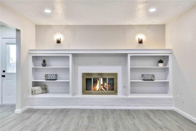 Building Photo - 512 N Morgan Dr