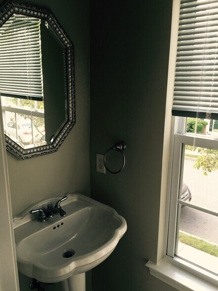 Building Photo - 20 Puchala Dr