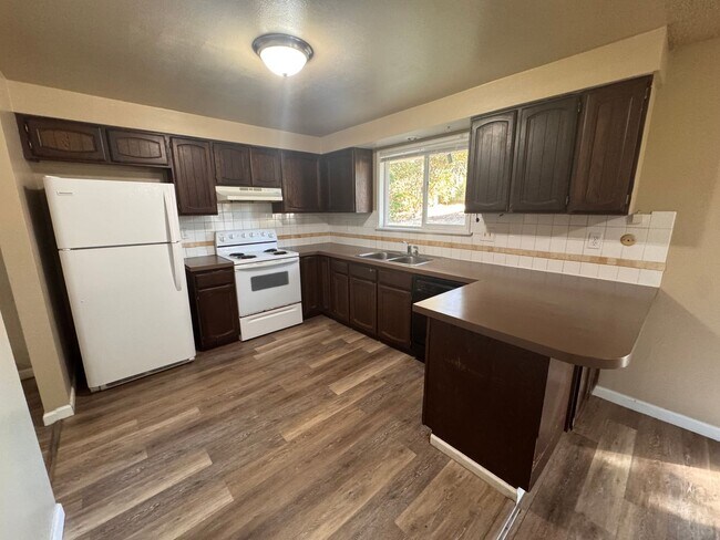 Building Photo - HANGMAN VALLEY 4 BEDROOM HOME