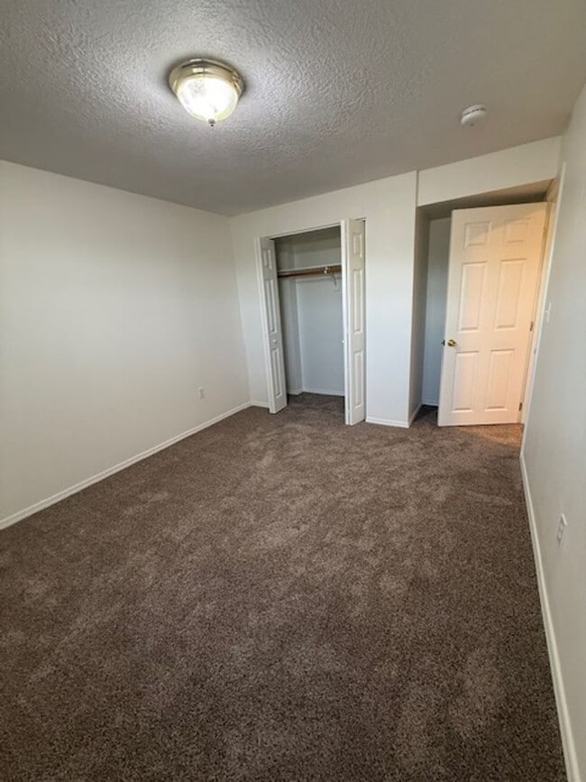 Building Photo - 4 Bedroom 2 Bath Country home Dundee OR. P...
