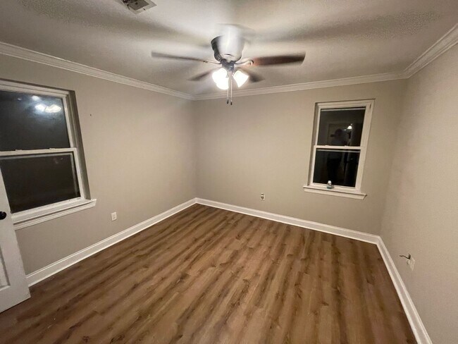 Building Photo - 3715 Winbourne Ave