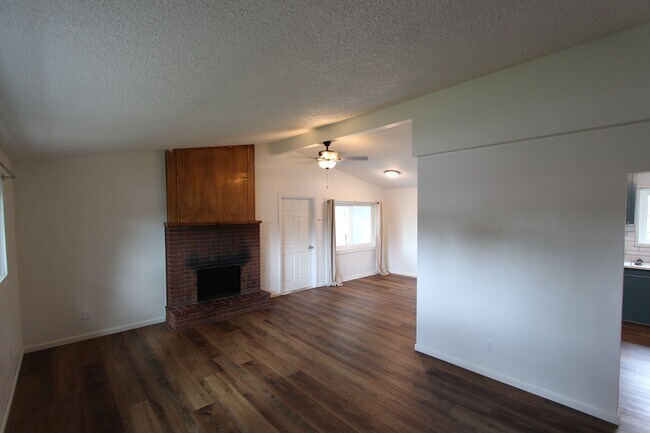 Building Photo - 1612 N San Francisco St