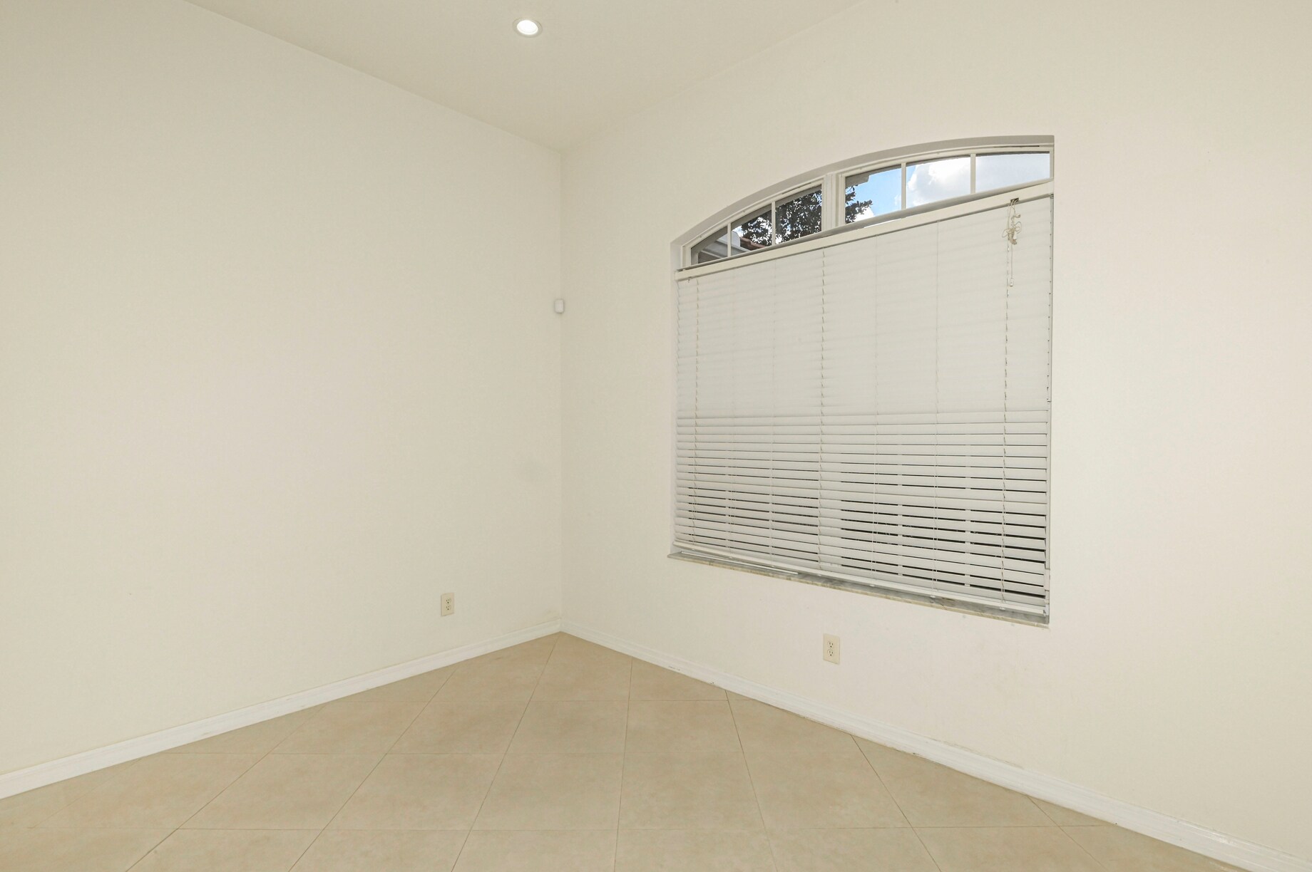 Den / Office - 1896 N Ravenwood Pt