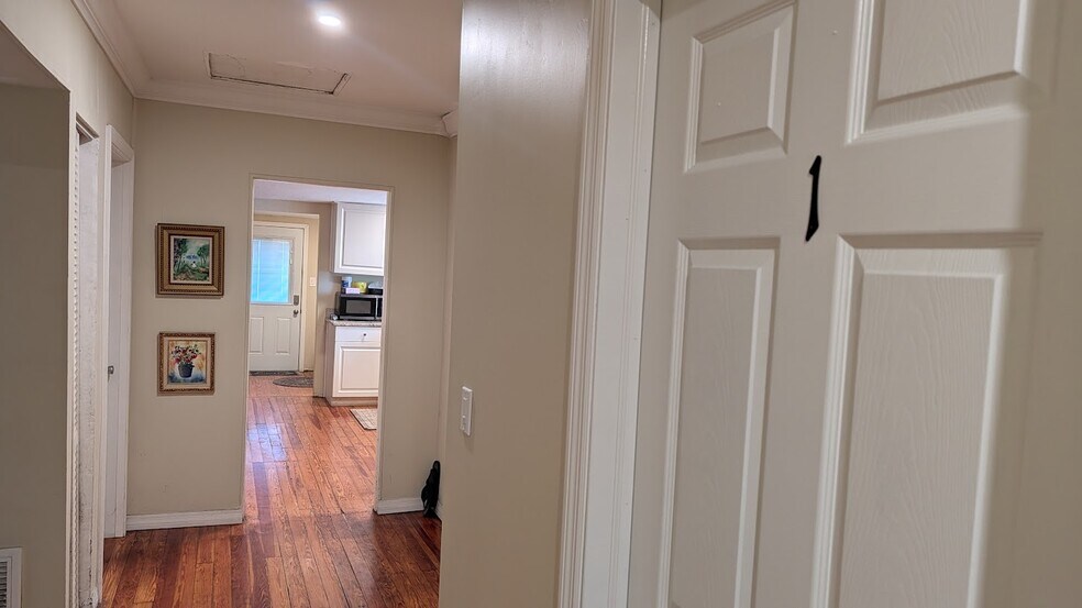 Building Photo - 2255 1st Ave N