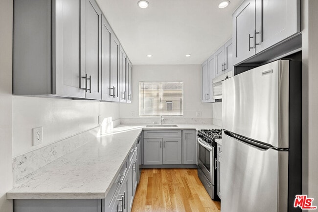 Building Photo - 1425 N Harper Ave