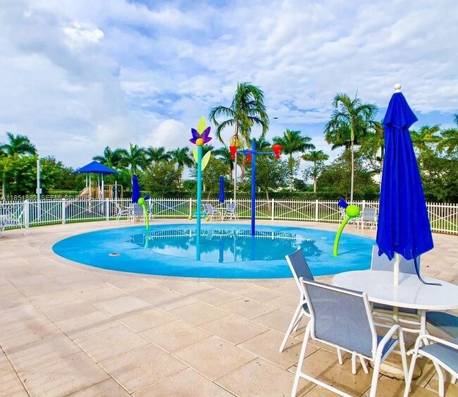 Building Photo - 2933 SE 2nd Dr