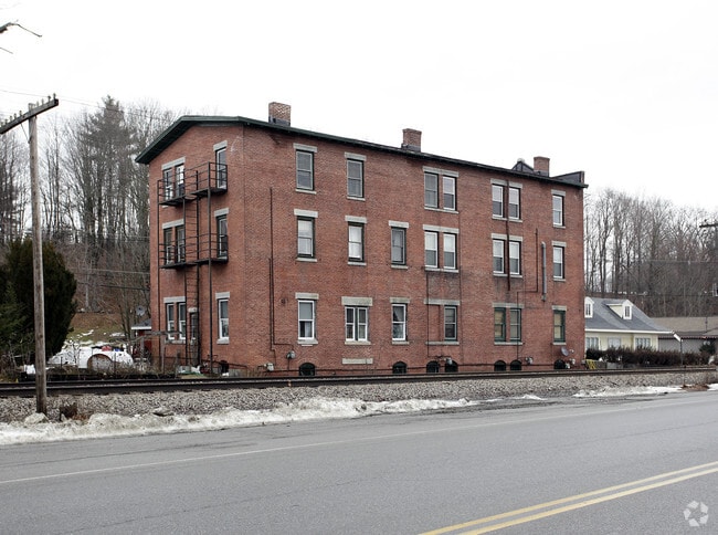 Building Photo - 4 Davis St