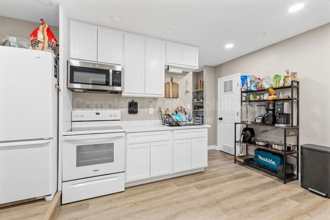 Building Photo - 620 S Benton Ave