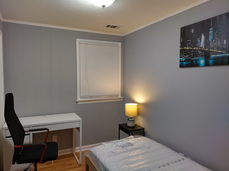 Building Photo - 5116 Kenesaw St