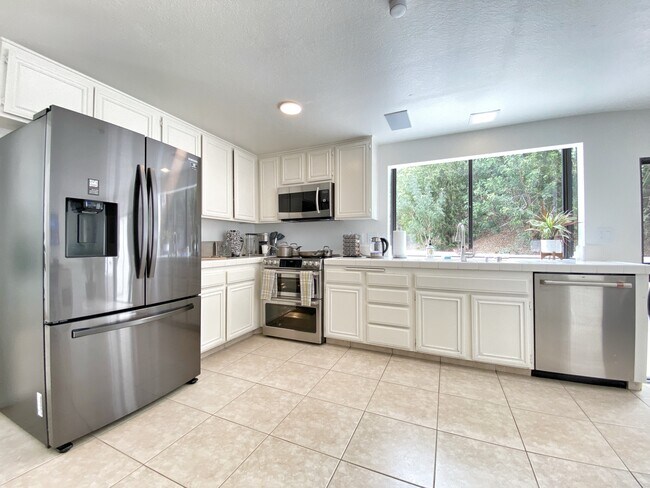 Building Photo - 25882 El Segundo St