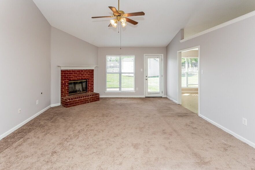 Building Photo - 10894 Carter Ln Cove