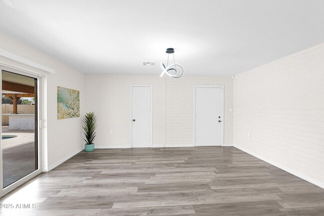 Building Photo - 301 N 87th St