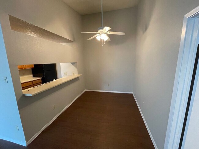 Building Photo - 513 Sierra Cove