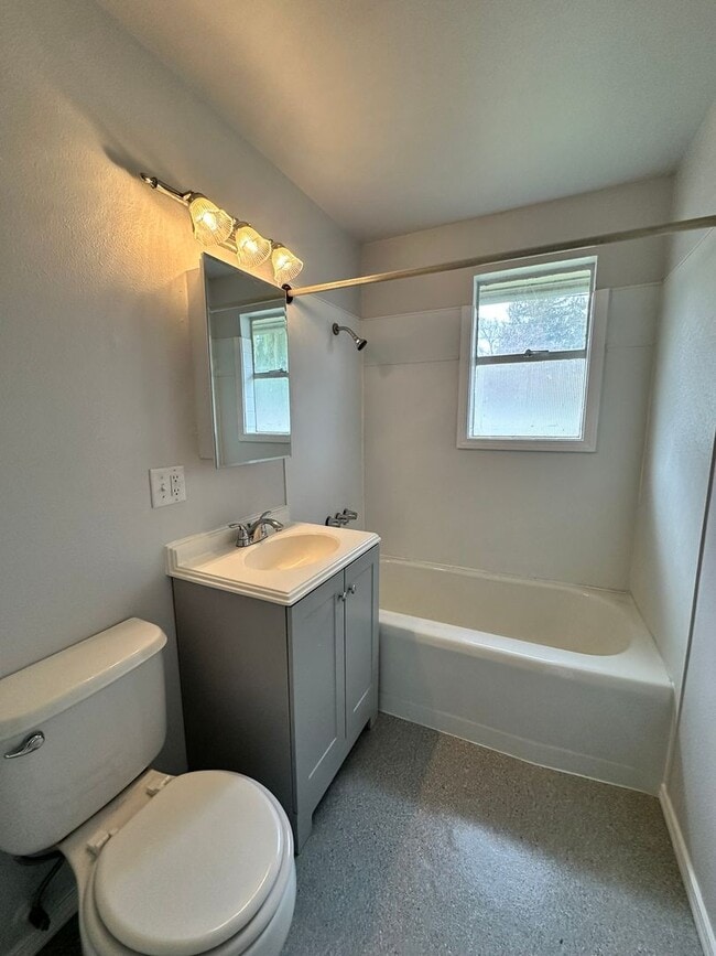 Building Photo - Fully Renovated 3 Bedroom Home