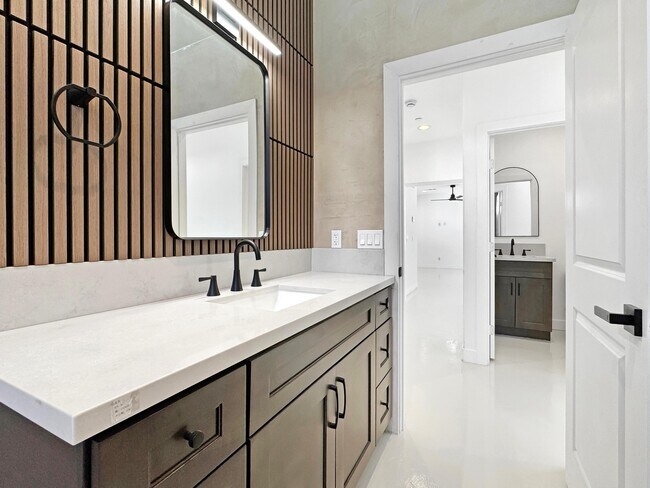 Building Photo - 33595 Rancho Vista Dr