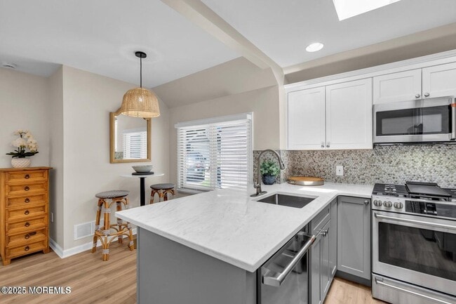 Building Photo - 520 Brighton Ave