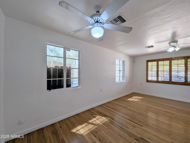 Building Photo - 2443 E Earll Dr