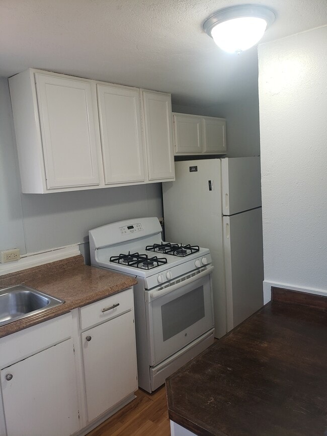 Explore this well-organized kitchen, perfect for efficient cooking and storage. - Barnum Park