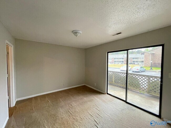 Building Photo - 5001 7 Pine Cir