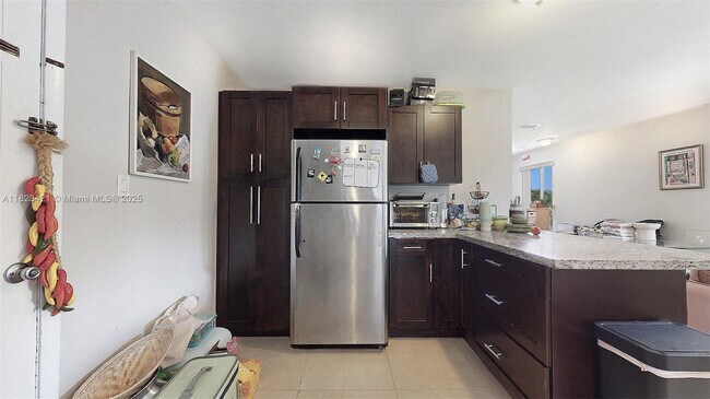 Building Photo - 3556 SW 26th St