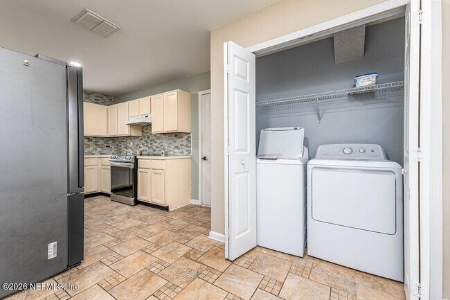 Building Photo - 3317 Cancun Dr E