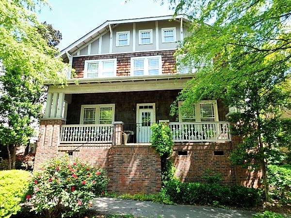 Building Photo - 721 E 10th St